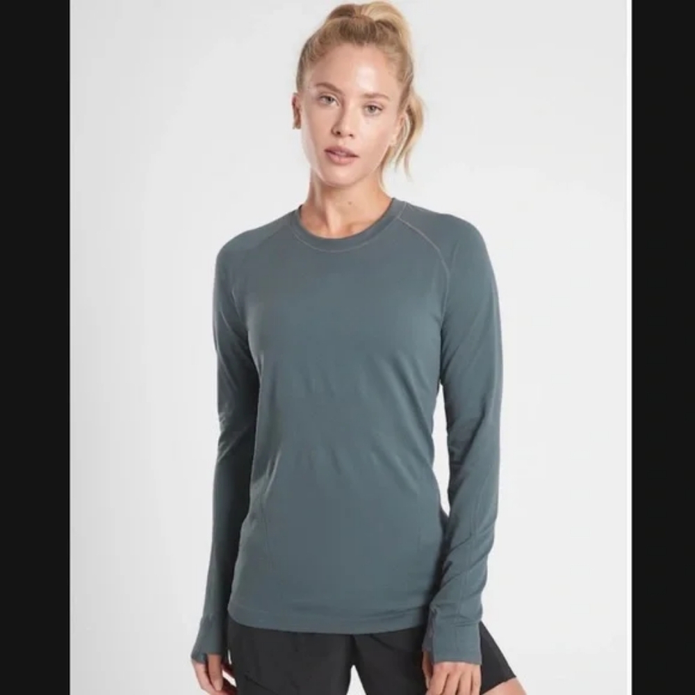 Athleta In Motion Long Sleeve Tee in Bali Green - Small